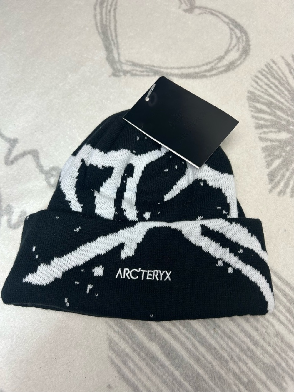 Arc’teryx NWT black and white beanie